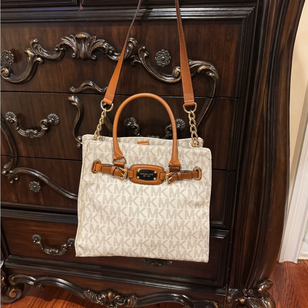 Micheal Kors Hamilton vanilla brand new